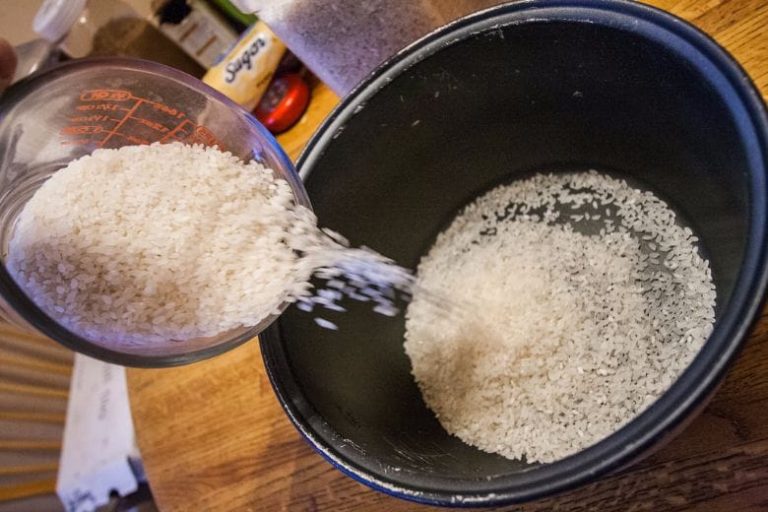 Déposez une tasse de riz dans votre garde-robe et voilà ce qu’il se