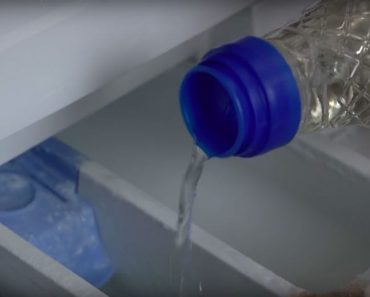 Est-ce que vos serviettes sont rêches et grattent après les avoir lavées ? CETTE astuce vous permettra de les rendre douces et duveteuses !